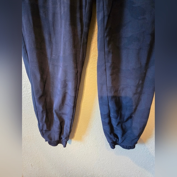 Athleta Brooklyn Textured Black Camo Lux Joggers size 4 - Picture 8 of 15